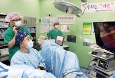 실로 묶고 스팀 쏘고…커진 전립선, 안전하게 줄이는 신의료기술 '눈길'