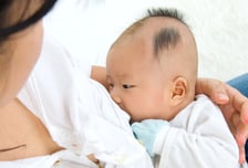 모유 먹여 아이 키웠더니 "아고, 무릎이야"…골관절염 위험 커진다