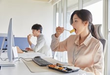 정규직은 비만, 비정규직은 고혈압에 '이 병' 생길 위험 더 높아