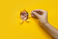 귀에 물 들어가 '갑갑'…면봉으로 후볐다간