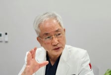 "정년 앞두고 의대 교수 사표, 개원 이유는…" 녹내장 권위자의 '울림'