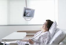 입원환자 앞 모니터, 클릭하면 의사·보호자 등장…이 병원은 어디?