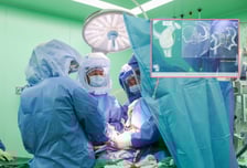 너덜너덜한 어깨 힘줄, 꿰매지 않고 인공관절 끼우는 新 치료법 '눈길'