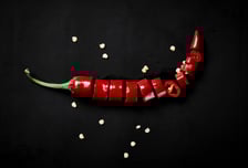 땀 뻘뻘 '맵부심' 열풍…"속 건강에 치명적" 암까지 부른다