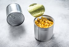 따지 않은 통조림, 통통하게 볼록해졌다면 '이것' 의심해야