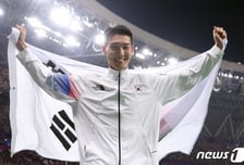 우상혁, 아시안게임 2연속 '은메달'…바르심과 경쟁 끝에 2위