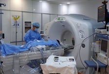 수술 없이 암세포 태우고, 얼리고…요즘 이런 '암 치료법' 뜬다