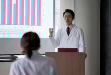 "의대 수업은 과외 수준" 교원 1인당 학생 고작 1.6명…로스쿨은 5배