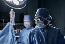 대리수술 신고한 전공의 '환자정보 유출'로 맞불 놓은 의대 교수…법원 판단은?