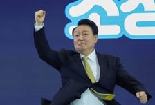 [종소리]기선 잡은 여권, 내년 4월 웃으려면…