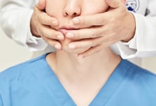 안면마비 환자에 침·뜸?…2달 만에 웃음 찾았다