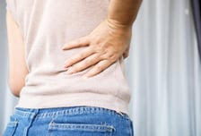 트램펄린 하다 "악" 척추뼈 부러져…골절 부르는 '이 병'