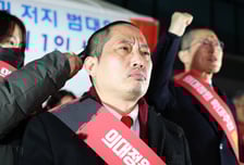 총파업하면 '의사 면허' 내걸어야 할 수도…과거와 다른 의협 왜?