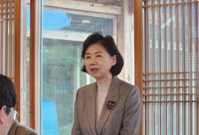 질병청장 "코로나19 위기단계 하향·병원 마스크 해제, 내년 결정"