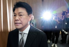 장제원이 내려놨다…'용의 칼날' 먼저 안 뽑으면 맞는다