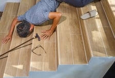 잠결에 화장실 가다 '꽈당', 힘 쭉 빠지면…"바로 119 불러야" 왜?