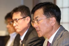 복지부 문 의사들, 의사들 문 보건의료노조…물고 물린 의료계