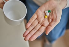 "엄마, 이건 먹지 마세요"…노인 낙상 위험 3배 높이는 '이 약'