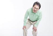 "다리 쥐어짜" 10분 걷고 쉬고 또 쉬고…방치하면 못 걷는 '이 병'