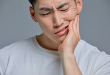 추울 때 턱이 '찌릿찌릿'…치과 가도 "치통 아녜요", 대체 무슨 병
