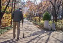 "요즘 냄새를 못 맡아" 늙어서 그렇다?…뇌 망가지는 '이 병'일 수도