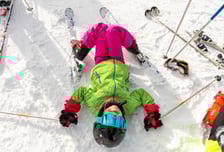 눈길 슬라이딩 즐기다 '꽈당'…넘어진 어린이 키 덜큰다고?