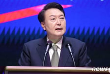 尹대통령 지지율 37% 소폭 상승…과잉경호 논란에 발목