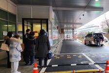 "포항서 응급실 돌다 겨우 왔는데…" 서울성모병원 앞 울먹이는 보호자