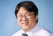 "사직서 낸 의대 교수, 혼수상태인 절 살려준 은인" 환자가 남긴글 화제