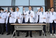 "우리도 사직서 낼지 논의" 20개 의대 교수들, 7시 긴급회의 개시