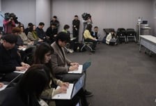 [속보] 전국 의대 비대위 "16개 의대 교수, 25일부터 자발적 사직 결의"