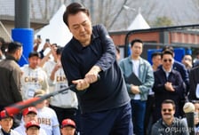 윤 대통령 지지율 3주째 하락 '39%' …조국당 비례 지지율 27% '2위'