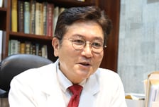 재채기하다 "아차" 버스 탈 때면 "불안해"…중장년 괴롭히는 '급박뇨'