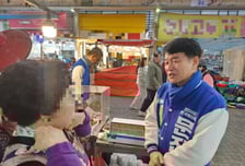 "밀어줄테니께 잘 혀봐"...'재선 도전' 문진석 "천안을 100만 도시로"