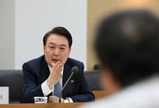 황상무·이종섭 사퇴→의대 2000명도 양보?…못하는 이유