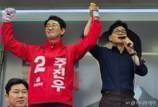 "더 독하게 해야된대이~"...해운대로 간 '尹의 왕비서관' 주진우