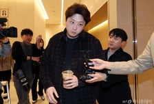 "밀실 만남" "의대생 패싱"…윤대통령 만난 이후 전공의들 '파열음'