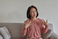 생리 안 끊겼는데 얼굴 빨개지고 땀 '축축'…갱년기 때 우울 심해진다