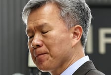 "증원 안돼" 앞장선 의사들 3개월 면허정지…의·정 갈등 '기름' 붓나