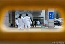 법에 기댔지만 쓴맛 본 의사들…총장에 SOS, 헌법소원 '만지작'