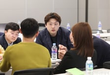 "의원 사퇴, 차관 파면, 원점 재논의" 풀기 힘든 의사들의 협상조건