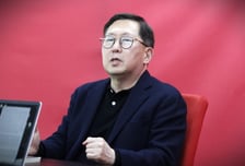 與 유용원 "국방안보에 청춘 바쳐…31년 전문성으로 승부"