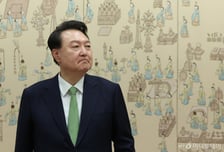 윤 대통령 지지율 30%, 1년8개월래 최저…오늘 영수회담이 변수