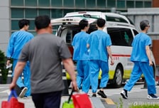 'SKY 의대' 진료·수술 멈춘다…서울대·세브란스·고려대병원 오늘 '휴진'