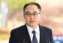 '술자리 회유'에 수사도, 재판도 휘청…미국이었다면[양윤우의 법정블루스]