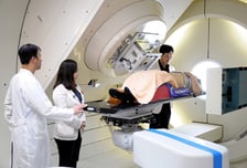 "암 잡는 방사선" 양성자 vs 중입자, 재발률 낮은 치료법은 '이것'