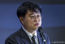 의협 회장 "질적 검증 안 된 해외 의사에게 부모 맡길 수 있겠는가"