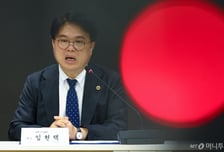 "의사 연봉 3억 이상" 정부 주장에 의사들 반박 "전공의는 왜 빼"