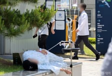 "의사 많으면 건보료 폭등", 정부는 정반대 주장…근거 뭐길래