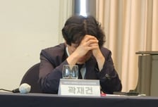 울먹인 서울의대 교수들 "병원 떠날 지경 만든 기성 의사로서 미안"